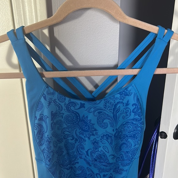 Lululemon shelf bra workout top - Picture 2 of 5